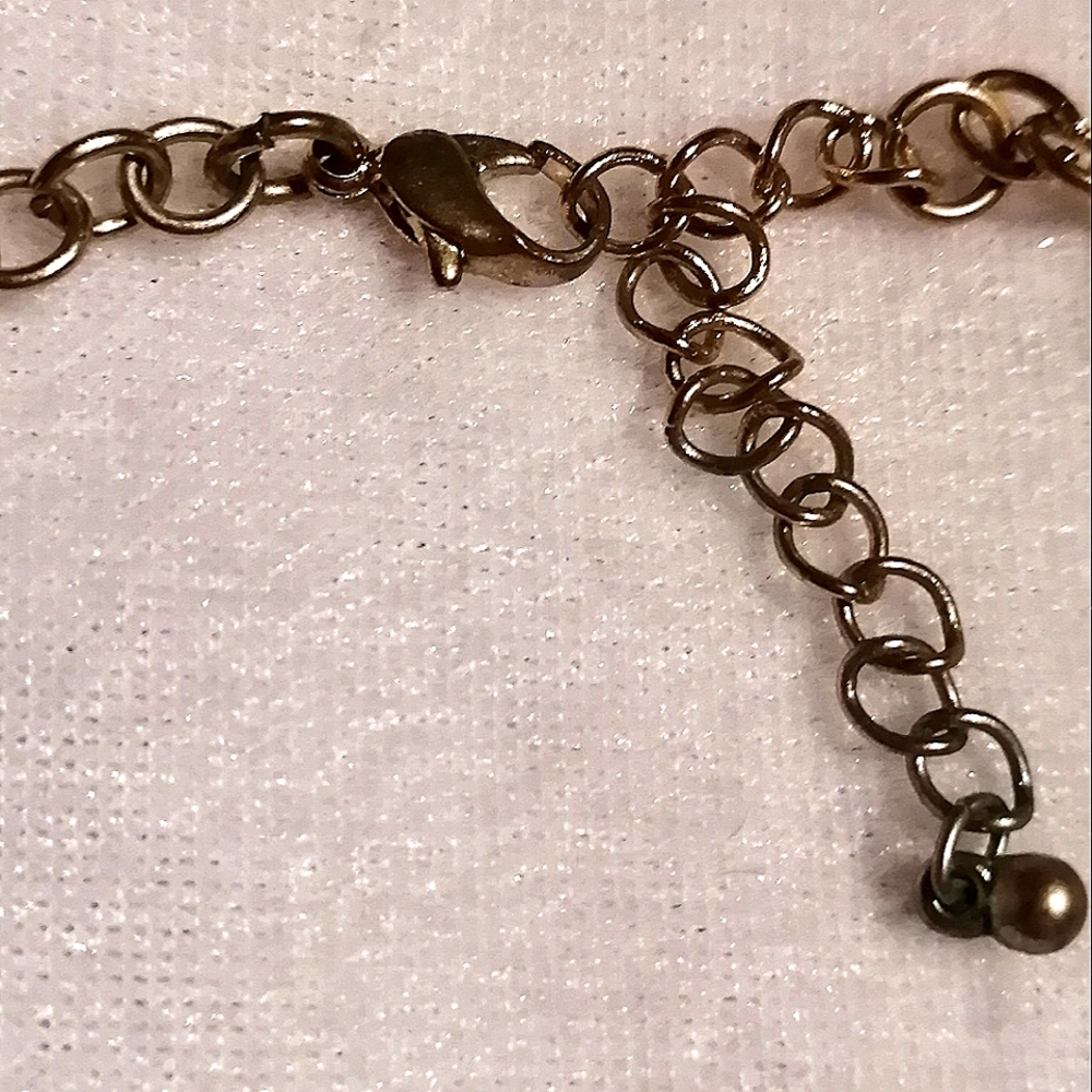 π₯SALEπ₯ Stunning Light Gold Apricot Colored Acrylic Gold Tone Necklace - Picture 4 of 4